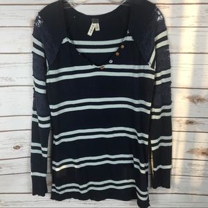 WE THE FREE BLUE & WHITE LONG SLEEVE TOP SIZE M